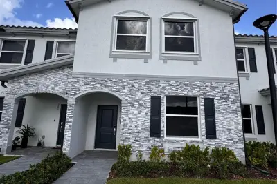 194 SE 10th Ct, Florida City: photo 1 of 17