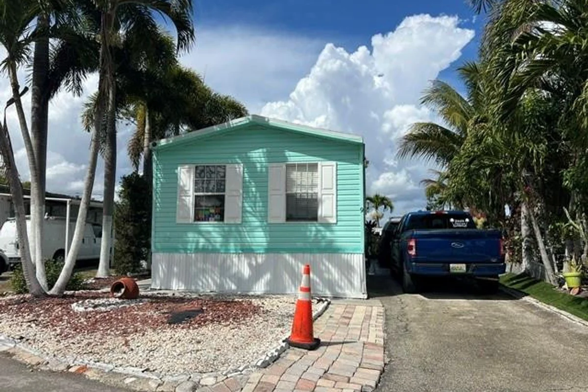 9 N Eric Cir, Greenacres: photo 1 of 44