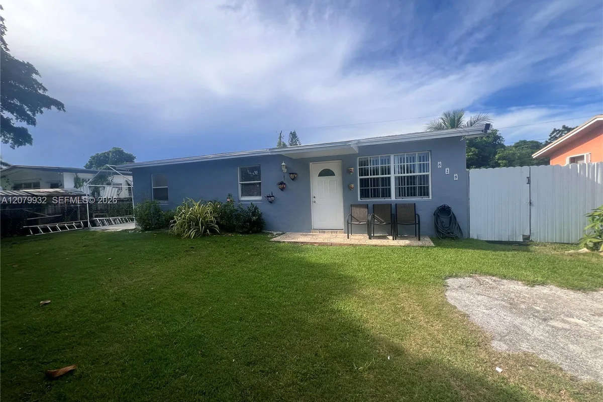 828 SW 3rd St, Florida City: photo 1 of 31