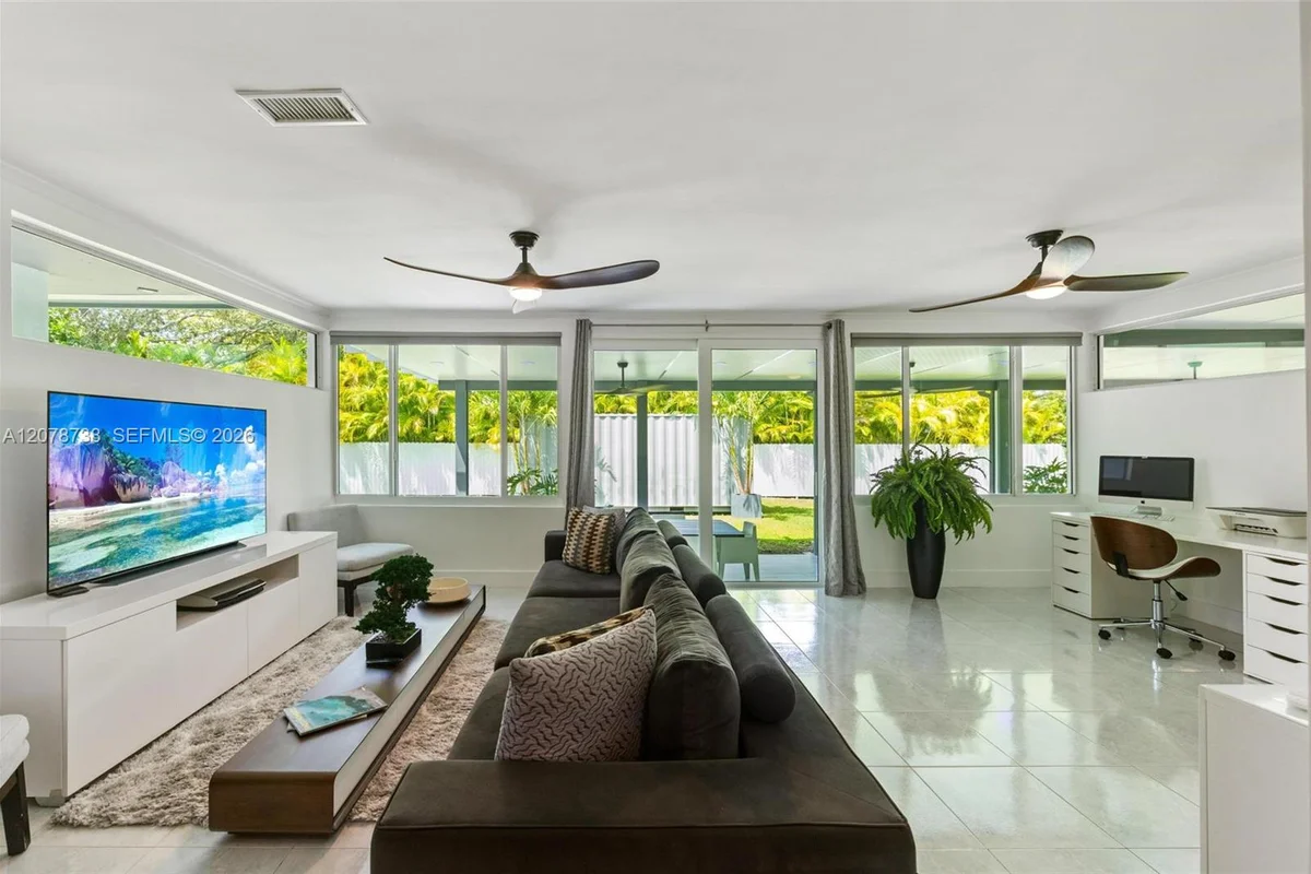 6140 SW 65th Ave, South Miami: photo 1 of 39