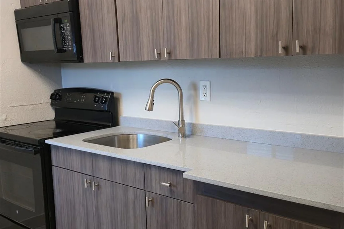 360 NW 8th St, Pompano Beach: photo 1 of 14