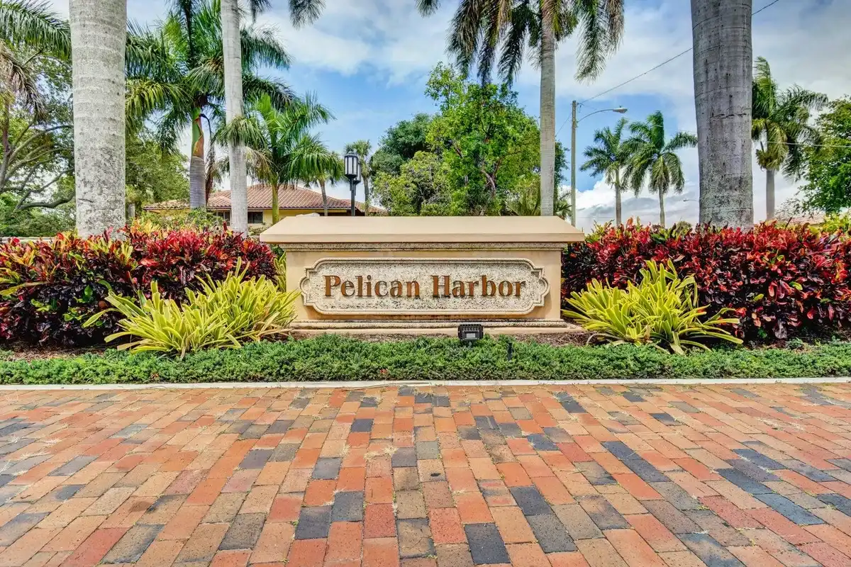 30 Pelican Pointe Dr #201, Delray Beach: photo 1 of 39