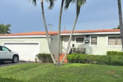 1645 SW 83rd Ave, Miami: photo 1 of 24