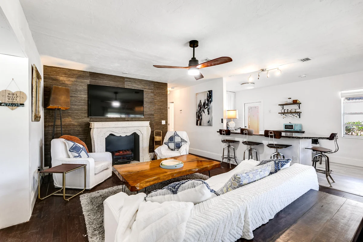 609 S Arnold Ave, Lantana: photo 1 of 25