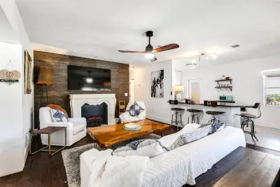 609 S Arnold Ave, Lantana: photo 1 of 25