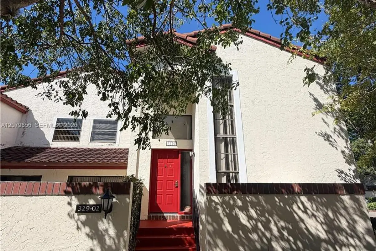 329 Ives Dairy Rd #02, Miami: photo 1 of 17