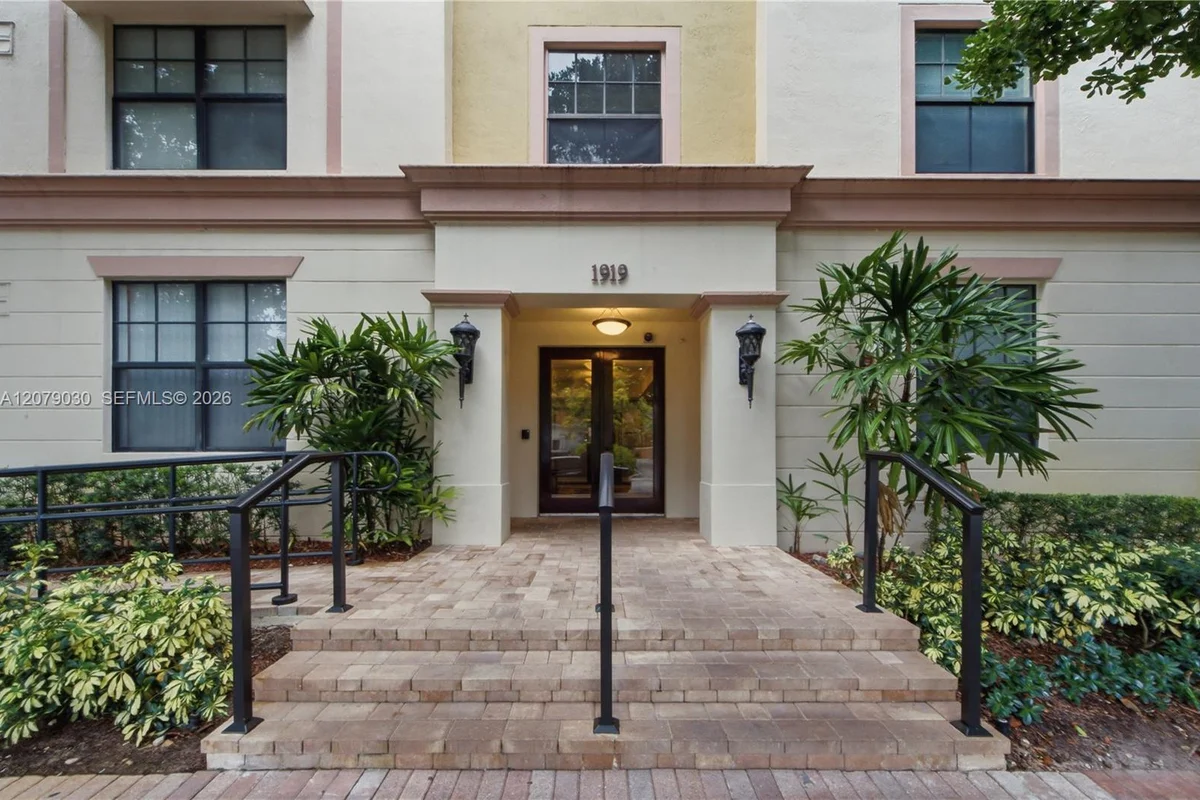 1919 Van Buren St #614A, Hollywood: photo 1 of 28