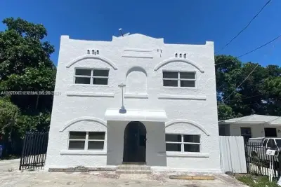 27 NE 60th Ter, Miami: photo 1 of 43