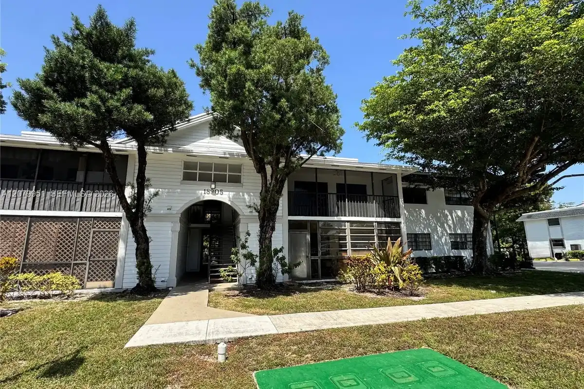18905 NW 62nd Ave #204, Hialeah: photo 1 of 17