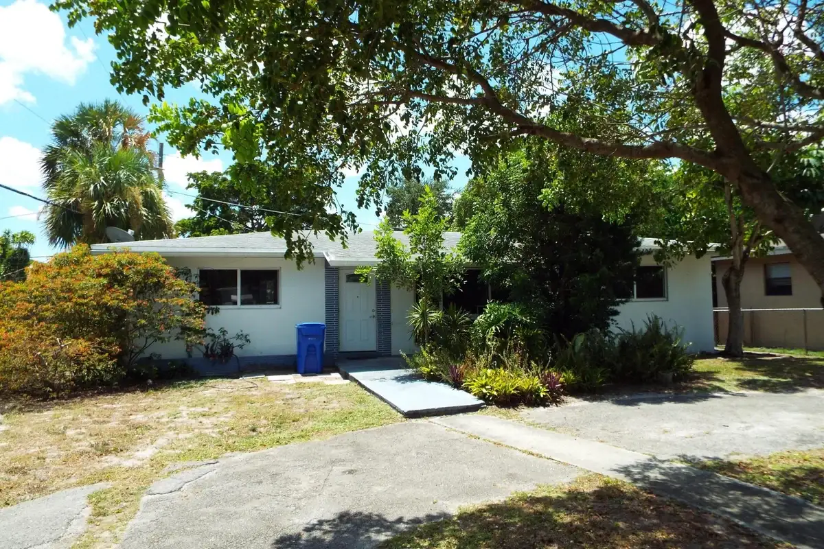2600 SW 5th St, Fort Lauderdale: photo 1 of 21