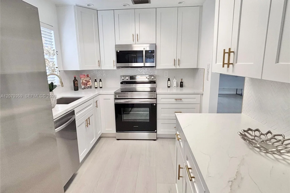 2377 SW 16 Dr, Deerfield Beach: photo 1 of 35