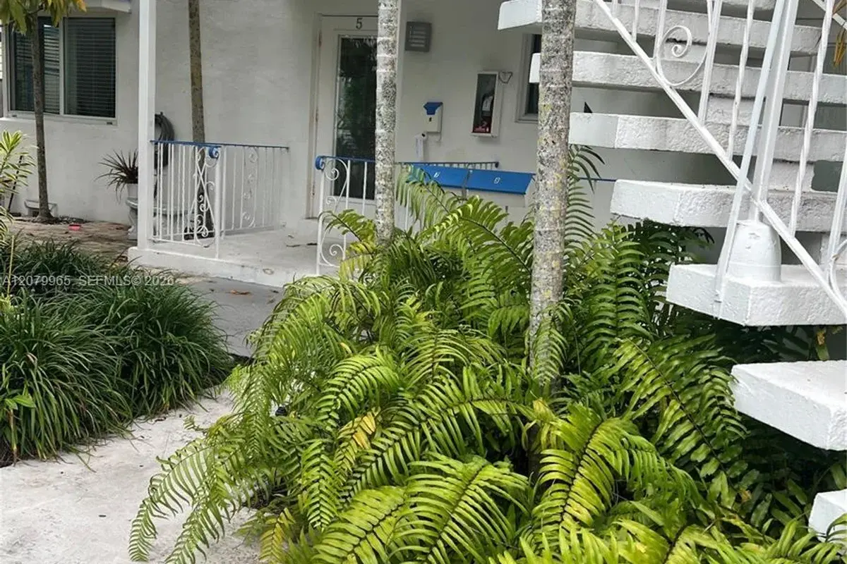 225 SE 16th Ave #5, Fort Lauderdale: photo 1 of 24