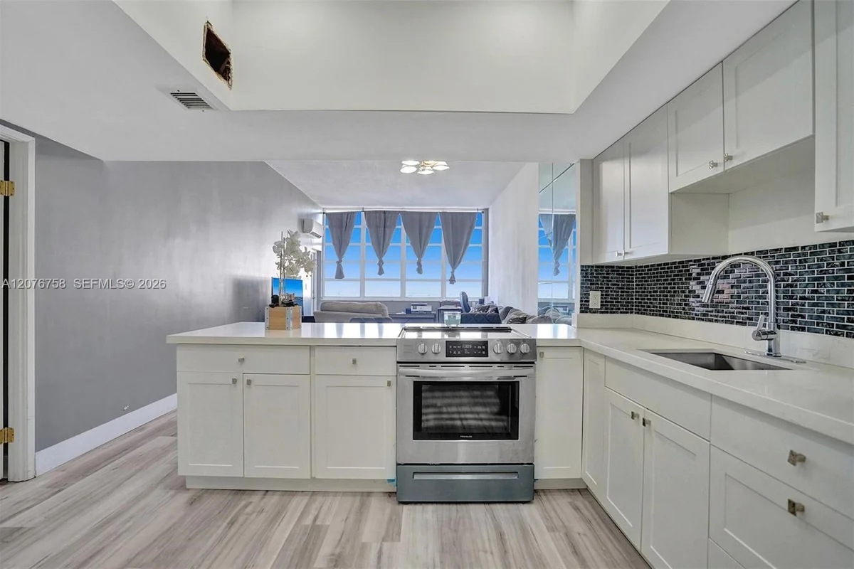 1351 NE Miami Gardens Dr #1703E, Miami: photo 1 of 32