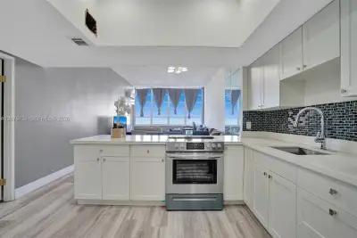 1351 NE Miami Gardens Dr #1703E, Miami: photo 1 of 32