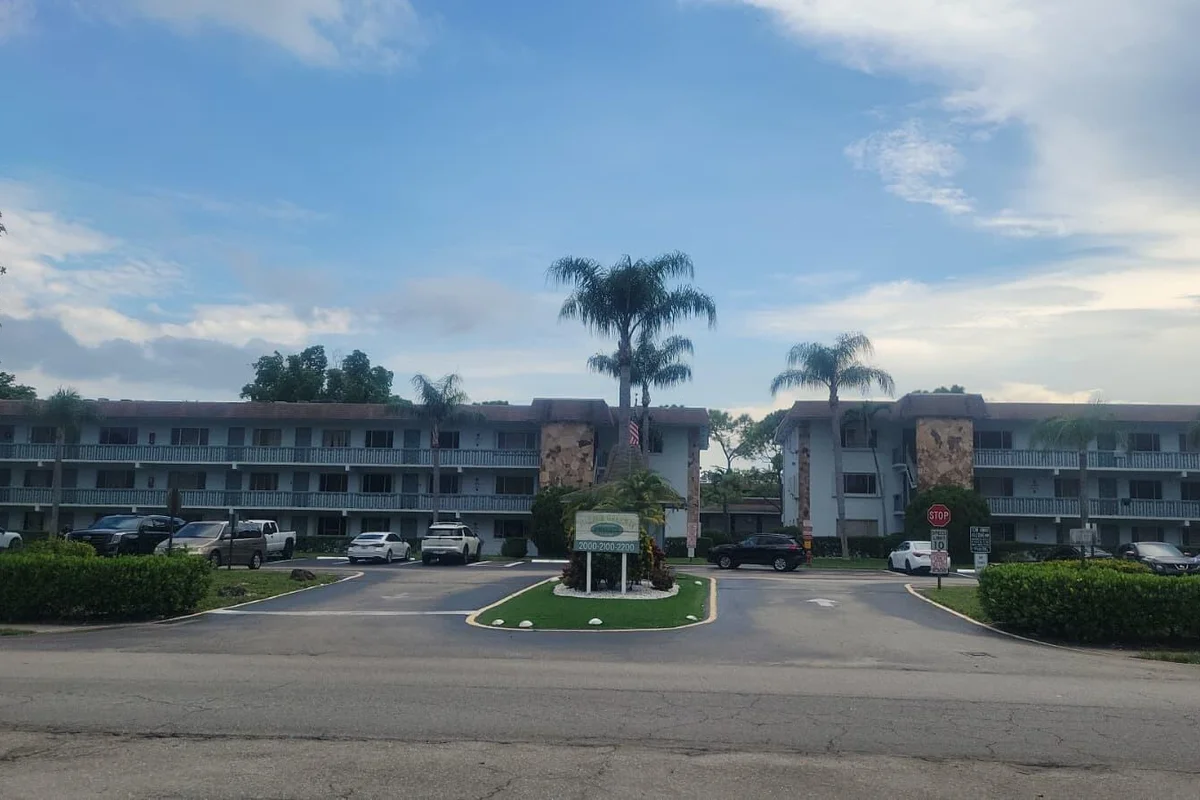 2100 Springdale Blvd #310, Palm Springs: photo 1 of 40