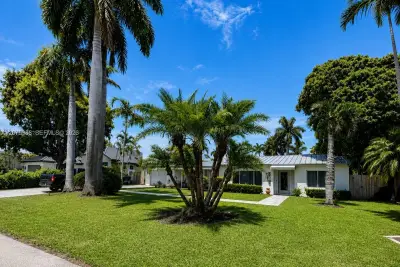 2421 NE 13th St, Fort Lauderdale: photo 1 of 41