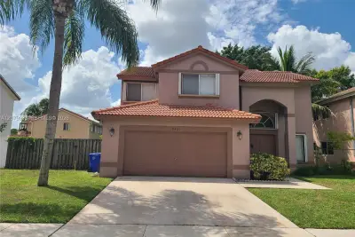8820 SW 13th St, Pembroke Pines: photo 1 of 26