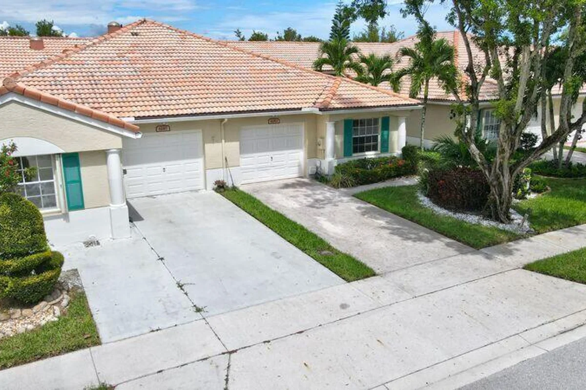 6183 Floral Lakes Dr, Delray Beach: photo 1 of 30