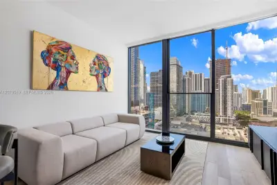 20 NE 11th St #3009, Miami: photo 1 of 28