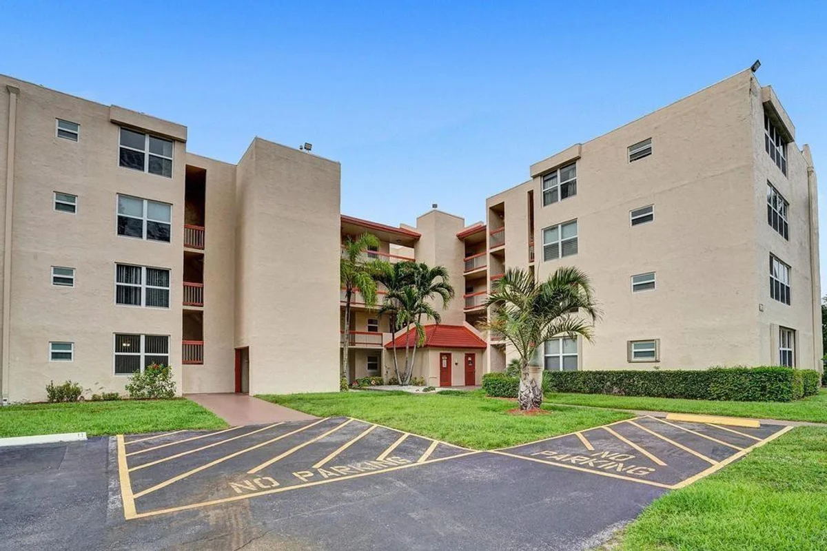 9451 Evergreen Pl #306, Davie: photo 1 of 25