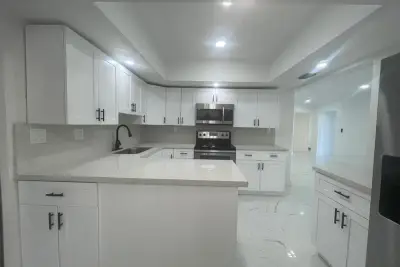 3290 NW 39th St, Lauderdale Lakes: photo 1 of 13