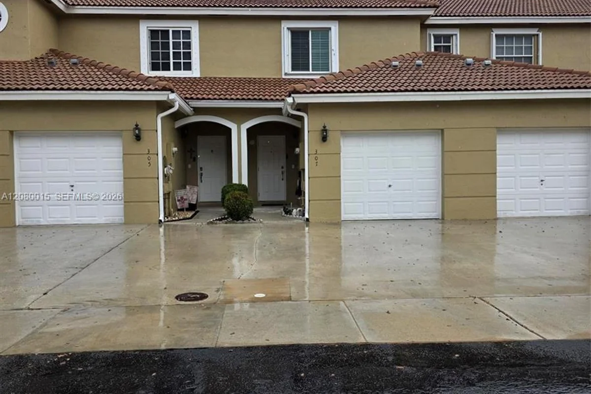 307 SW 120th Ave, Pembroke Pines: photo 1 of 36