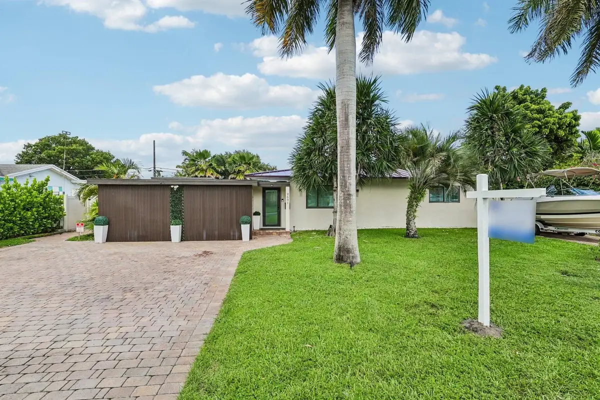 2601 NE 18th St, Pompano Beach: photo 1 of 52