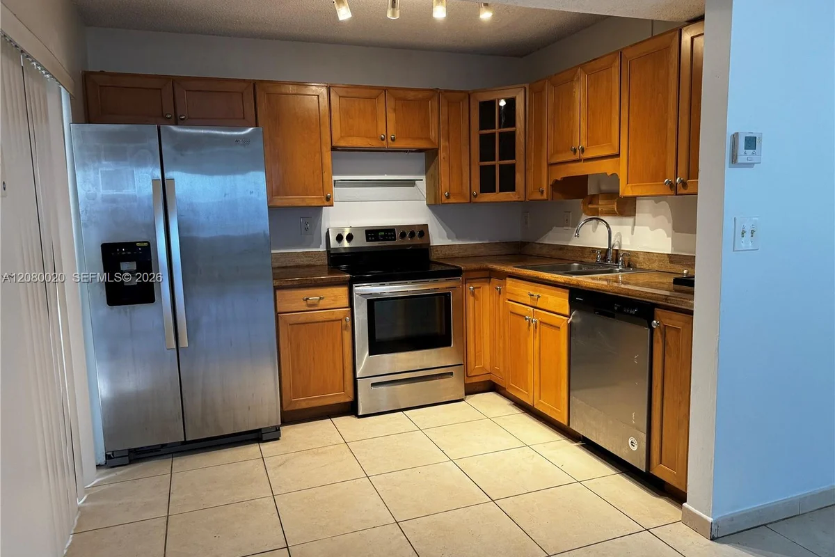 Condo in Miami: photo 1 of 16