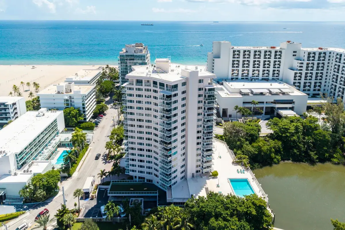 3000 Holiday Dr #502, Fort Lauderdale: photo 1 of 35