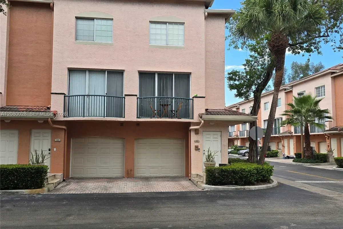 2107 SE 10th Ave #818, Fort Lauderdale: photo 1 of 9