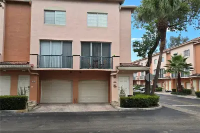 2107 SE 10th Ave #818, Fort Lauderdale: photo 1 of 9