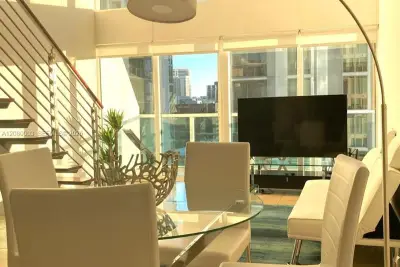 41 SE 5th St #1204, Miami: photo 1 of 17