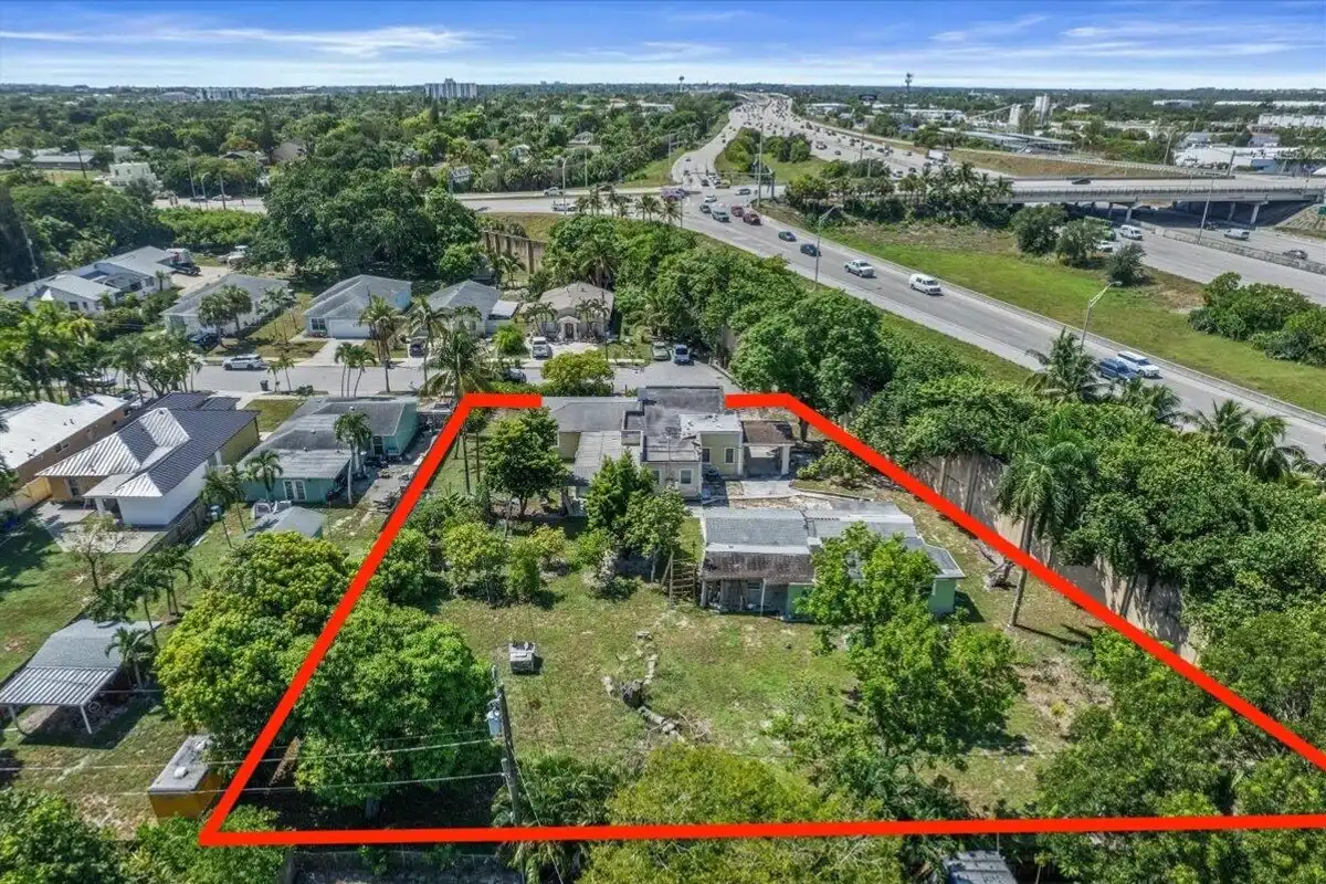 1740 11th Ave N, Lake Worth Beach: photo 1 of 25