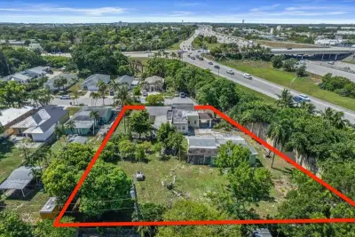 1740 11th Ave N, Lake Worth Beach: photo 1 of 25