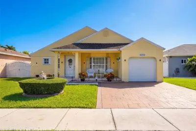 15421 SW 144th Ct, Miami: photo 1 of 52