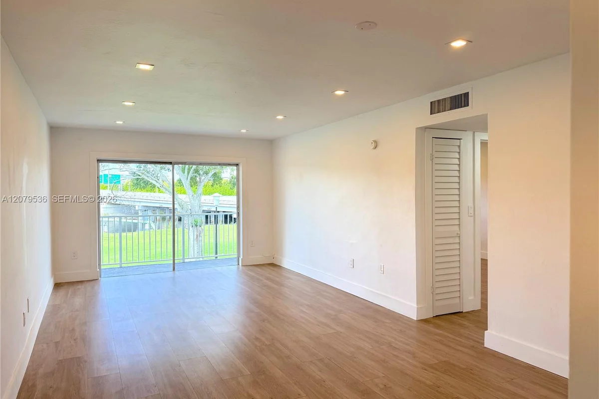 7660 SW 82nd St #H208, Miami: photo 1 of 16