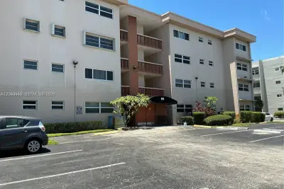 410 SE 2nd St #318, Hallandale Beach: photo 1 of 30