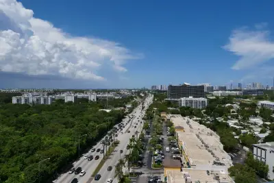 13499 Biscayne Blvd #PH1701, North Miami: photo 1 of 16