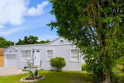 801 Hampton Rd, West Palm Beach: photo 1 of 28