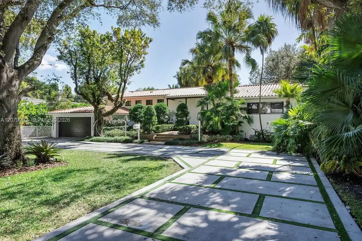 652 NE 105th St, Miami Shores: photo 1 of 64