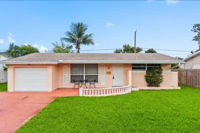8407 NW 25th Ct, Sunrise: photo 1 of 30