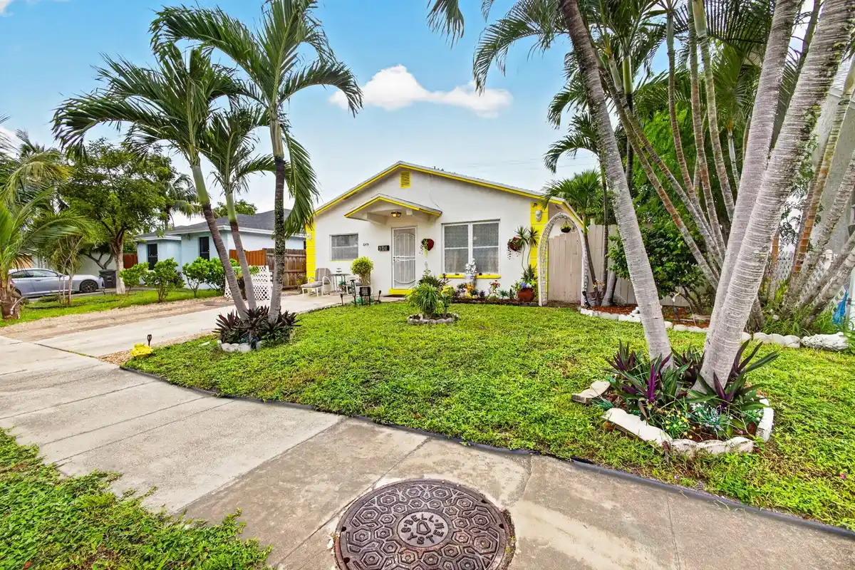 649 58th St, West Palm Beach: photo 1 of 34