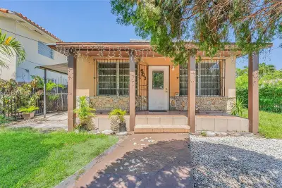 503 NW 43rd Pl, Miami: photo 1 of 25