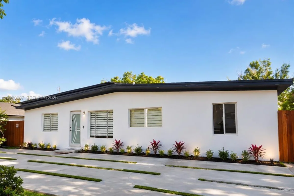 12445 NW 20th Ave, Miami: photo 1 of 17