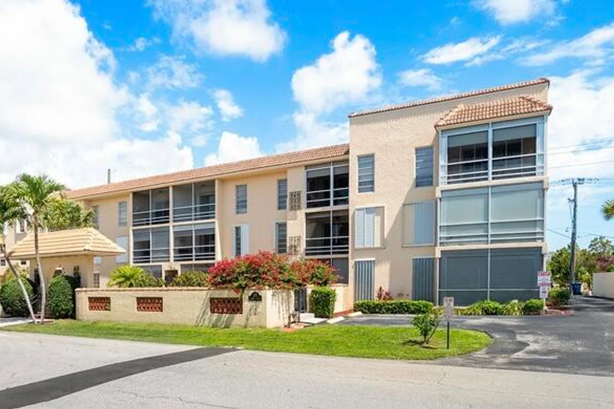 331 SW 8th St #0023, Boca Raton: photo 1 of 13