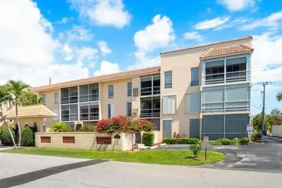 331 SW 8th St #0023, Boca Raton: photo 1 of 13