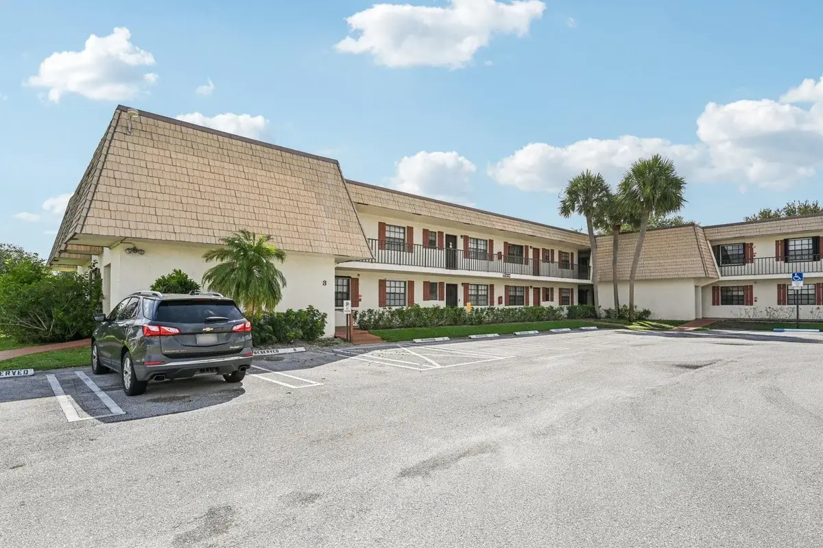 4682 Oak Terrace Dr, Lake Worth: photo 1 of 21