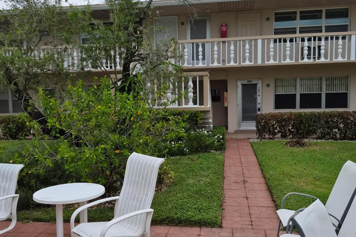 214 Cambridge #I, West Palm Beach: photo 1 of 10