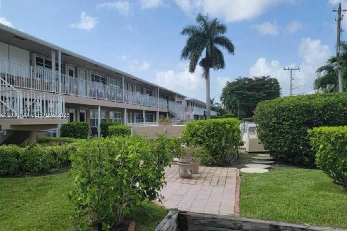 500 Layne Blvd #14, Hallandale Beach: photo 1 of 12