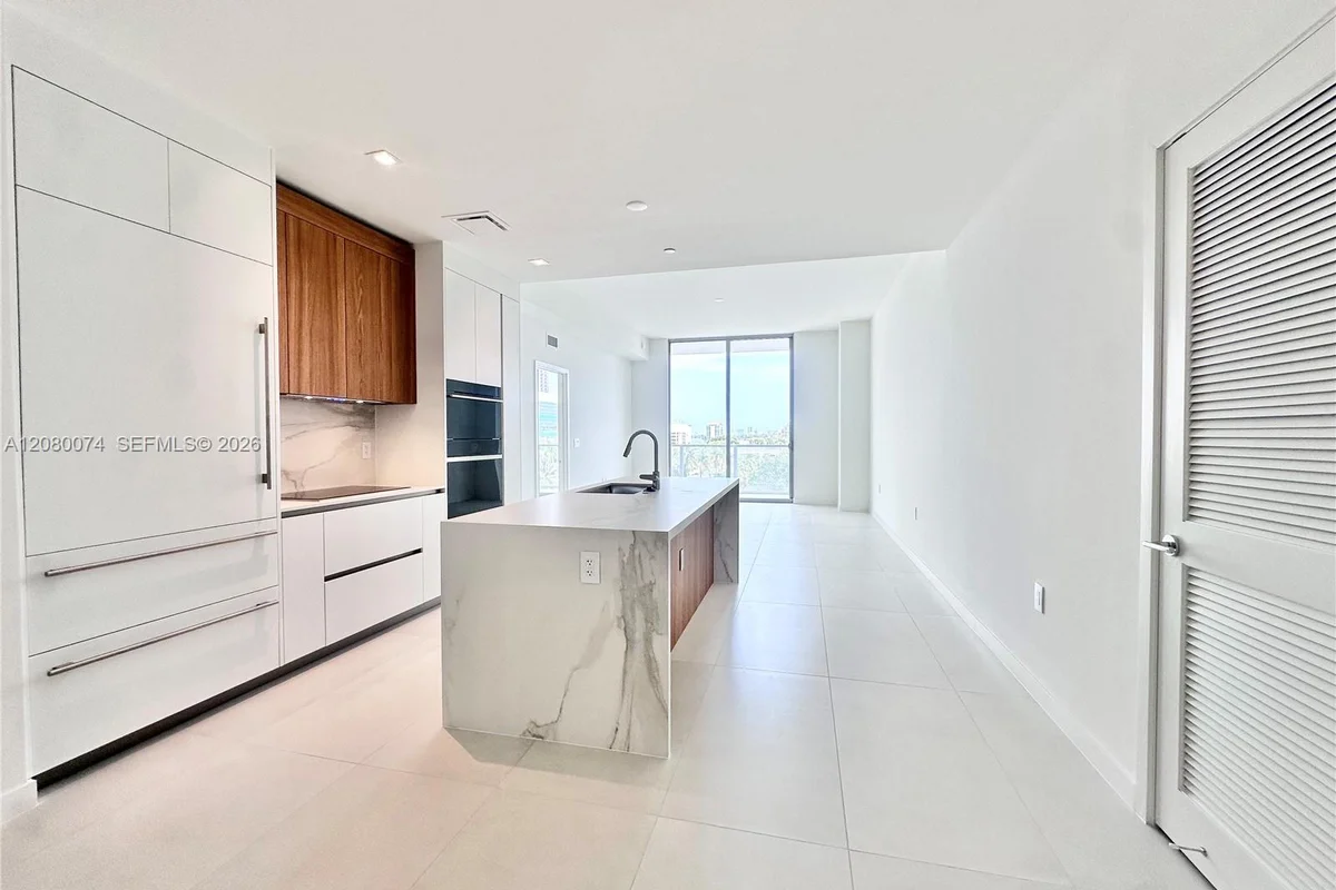 1400 Biscayne Blvd #409, Miami: photo 1 of 39